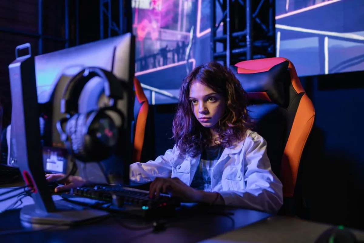 female streamer