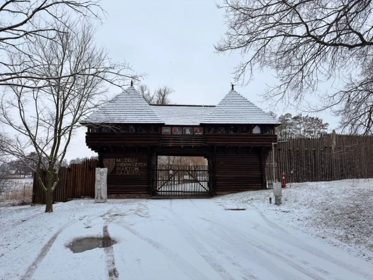 museum gate