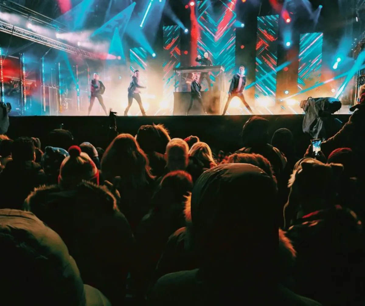 live dance